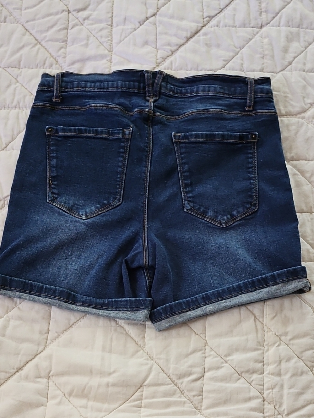 Curve Appeal - High Rise Bermuda Shorts- Size 10/30 - Picture 2 of 7